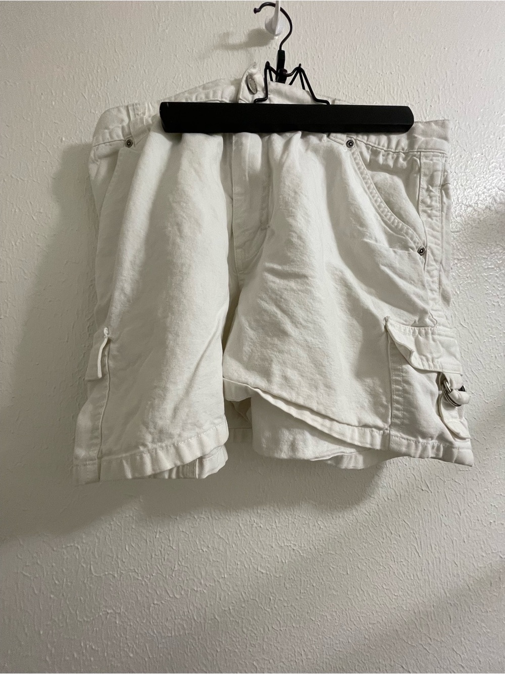 Lee White Cargo Shorts with Pocket Flap Detail A5